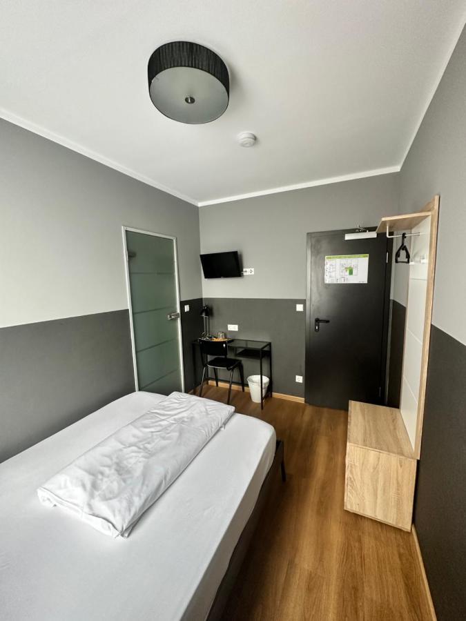 Hotel Fly ' In Offenbach am Main Bagian luar foto